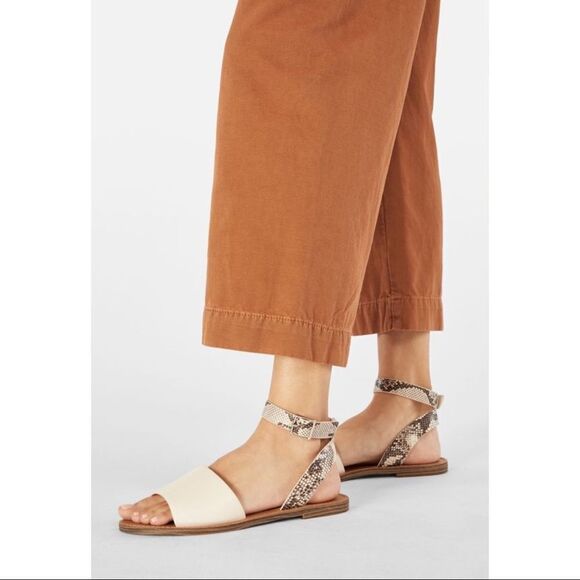 ✨ JustFab Cleo Flat Sandal✨ - Picture 2 of 5